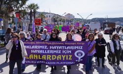 Ayvalık'ta 8 Mart yürüyüşüne yoğun katılım