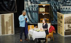 Ayvalık'ta Duygu Dolu Tiyatro Akşamı