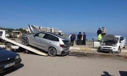 Ayvalık'ta iki araç çarpıştı 2'si ağır 6 kişi yaralandı