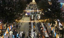 Balıkesir'de 10 bin kişi caddede iftarda buluştu