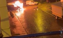 Başakşehir'de alev alev yanan araç kamerada