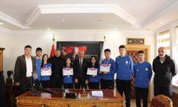Başkan Çelebi bölge birincisi floor curling takımını kabul etti