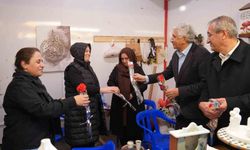 Başkan Hallaç'tan Ramazan Çarşısı'nda kadınlara anlamlı sürpriz