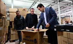 Başkan Taşkın yardım malzemeleri tasnifine eşlik etti