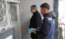 Başkan Yarka kapı kapı dolaştı, sosyal kartları bizzat teslim etti