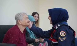 Bayburt'ta huzurevi sakinlerine jandarma sürprizi: Büyüklerin yüzü güldü