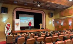 Bayındır'da öğrencilere 'Gençlik Güvenli Gelecek' konferansı verildi