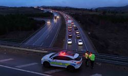 Bayram dönüşü çilesi: 30 kilometrelik araç kuyruğu havadan görüntülendi