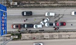 Bayram dönüşü zincirleme kaza: Anne ve iki çocuğu yaralandı