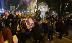 Beyoğlu'nda yasak dinlemeyen 5 gösterici gözaltına alındı