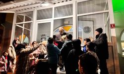 Bigadiç' te camiye gelen- çocukların top sevinci