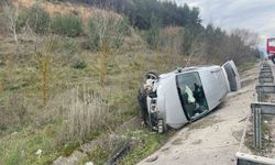 Bilecik'te şarampole uçan araçtaki 2 kişi yaralandı