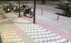 Bisikletli vatandaşın cebinden paralar yola saçıldı, duyarlı esnaf toplayıp sahibini beklemeye başladı