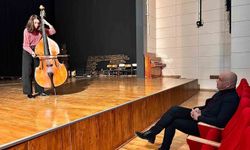 Bu çocuğun kulakları radar kadar hassas