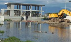 Burhaniye'de pis koku yol değiştirtti