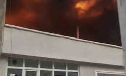 Bursa'da binanın çatısı alevlere teslim oldu