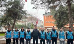 Bursa'da öğrencilerden şehit kabirlerine bayram temizliği