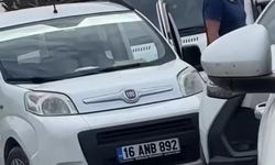 Bursa'da trafikte yol verme kavgası kamerada