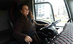 Büyük araçlara küçüklüğünden beri hayranlık duyan Buket, 3 yıldır ağır vasıta eğitmenliği yapıyor