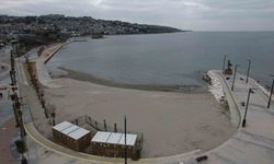 Büyükçekmece'de deniz çekildi