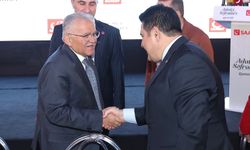 Büyükkılıç, öğrenciler ve siyasi parti temsilcileri ile iftar sofralarında buluştu