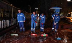Büyükşehir ekipleri gece boyunca temizlik çalışması gerçekleştirdi