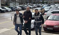 Çaldığı kamyonla eski sevgilisinin evine gitti, camdan girdiği evden laptop çaldı