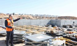 Çayırova Devlet Hastanesi inşaatında deprem izolatörlerinin montajına başlandı