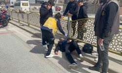 Cipe arkadan çarpan motosikletli genç yaralandı