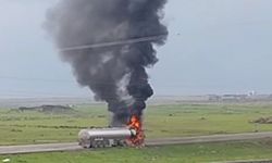 Cizre'de seyir halindeki tır alev topuna döndü