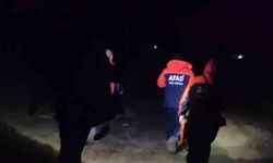 Çorum'da araçlarıyla çamura saplanan aile 8 saatlik çalışmayla kurtarıldı