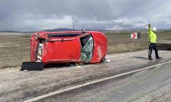 Çorum'da takla atan otomobildeki 3 kişi yaralandı