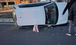 Denizli-Serinhisar karayolunda 2 araç takla attı; 5 yaralı