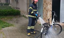 Devrek'te garaja park edilen elektrikli bisiklet yandı