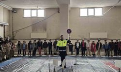 Digor'da öğrencilere uygulamalı trafik eğitimi verildi