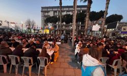 Dikili Cumhuriyet Meydanı'nda binler aynı sofrada