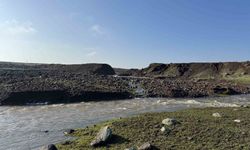 Diyarbakır'da sağanak nedeniyle sulama göleti patladı: Ekili alanlar su altında kaldı