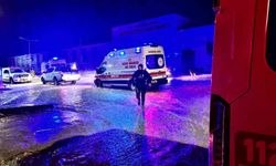 Doğuma giderken göle dönen yolda mahsur kalan kadının yardımına itfaiye yetişti