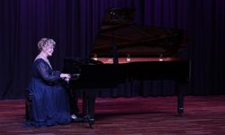 Dünyaca ünlü piyanist Gülsin Onay Denizli'de öğrencilerle buluştu