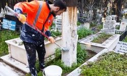 Edremit Belediyesi bayram öncesi mezarlıklarda bakım çalışmalarını sıkılaştırdı