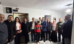 Eğil Belediye Başkanı Seydaoğlu her gün bir mahallede vatandaşlarla iftar yapıp hediyeler dağıtıyor