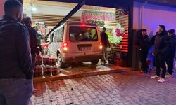 Ehliyetsiz sürücü önce kaza yaptı, ardından markete girdi