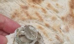 Ekmeğin içerisinden bozuk para halkası çıktı