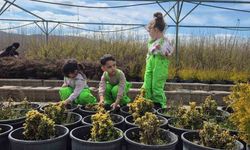 Elazığ'da minik öğrenciler fidanlıkta doğayla buluştu
