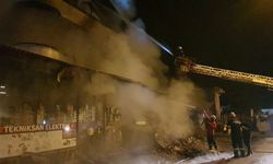 Elektrik malzemesi satan iş yerindeki yangın mahalleliyi sokağa döktü