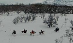 Erzincan'da sınırları zorlayan kış macerası: Atlı snowboard safarisi