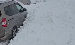 Erzurum'da yola çığ düştü