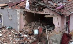 Fatih'te çöken binaların ardından çevrede hasar tespit çalışması başlatıldı