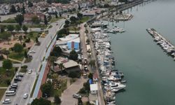 Fethiye'de sahil bandında kaçak yapılar yıkılıyor