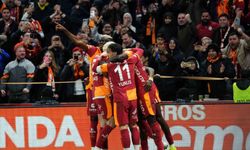 Galatasaray haftayı en yakın rakiplerine karşı 7 puan farkla kapadı